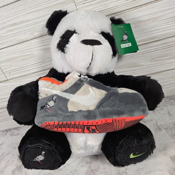Staple x Nike SB Panda Pigeon Plush Dunk Low Pro New With Tags and OG Bag - Picture 3 of 9